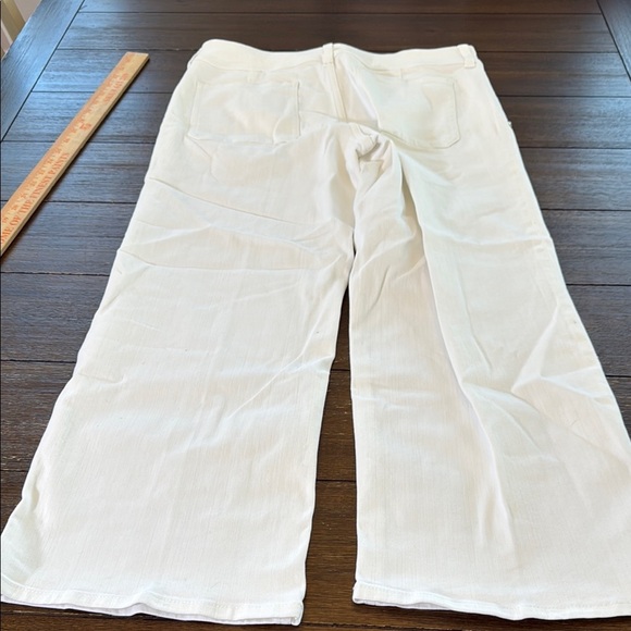 J. Crew Petite slim-wide jean with stacked buttons Size 29 Petite - Picture 13 of 13